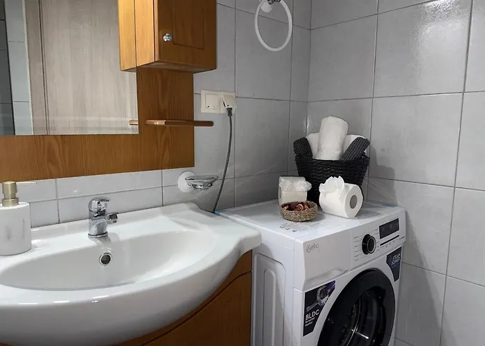 Comfy 3br Downtown Ypsila Alonia View *